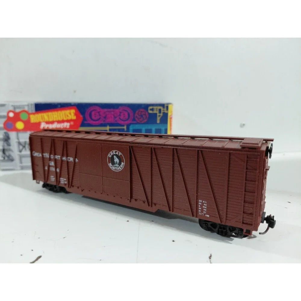 Roundhouse 2121 HO Gauge Model Railroad Great Northern Reefer Car w/Knuckle &Box
